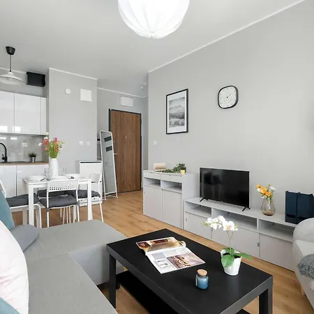 Bright In With Parking, Balcony And Desk By Renters Poznan
