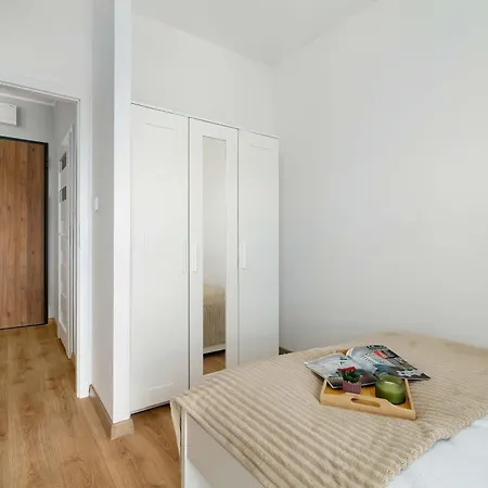 Apartment Bright In With Parking, Balcony And Desk By Renters Poznan